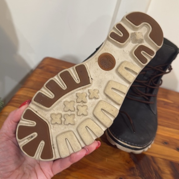 Timberland Brookton 6" Dark Gray Nubuck Boots - Picture 5 of 7